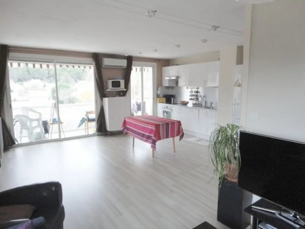 Vente appartement Roquefort La Bédoule avec grand balcon, cave et garage