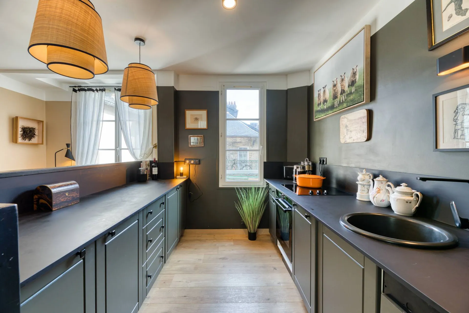 Beau Duplex atypique au 3e étage de 87.35m² Carrez sur cour rénové au cœur de Dieppe, Normandie.