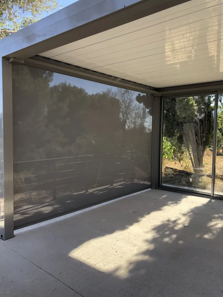 Pergola bioclimatique en aluminium sur Saint Julien les Martigues