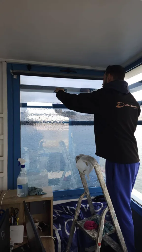 Pose film solaire sur vitres bâtiments Cannes 06