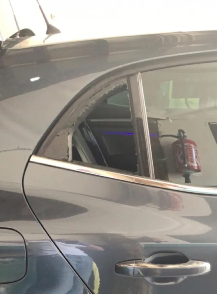 Changement déflecteur arrière droit sur Megane 4 franchise offertes  marseille 13003