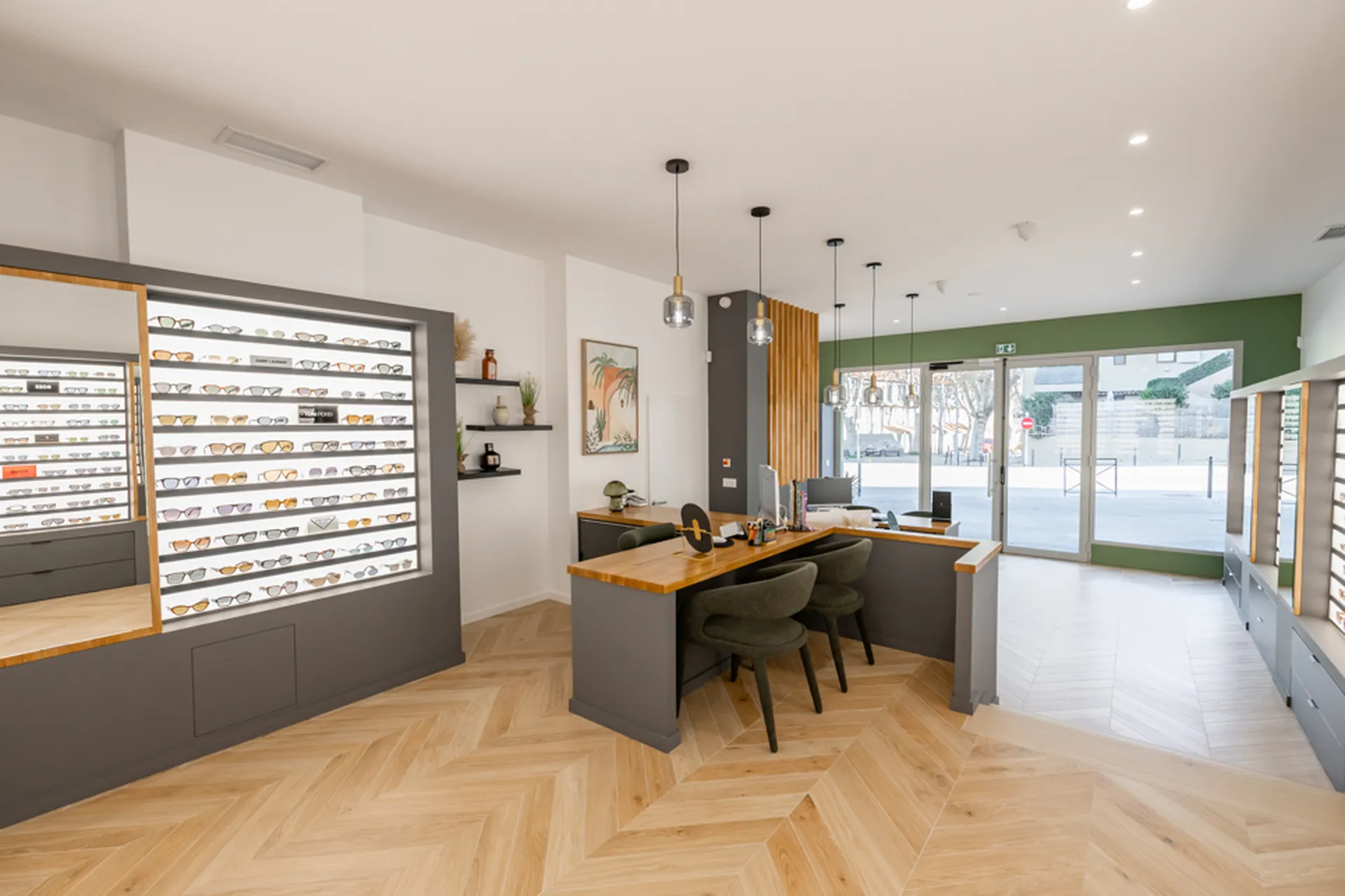 Bienvenue chez Universal Vision : Votre nouvel espace optique au Pont de l'Arc à Aix-en-Provence !