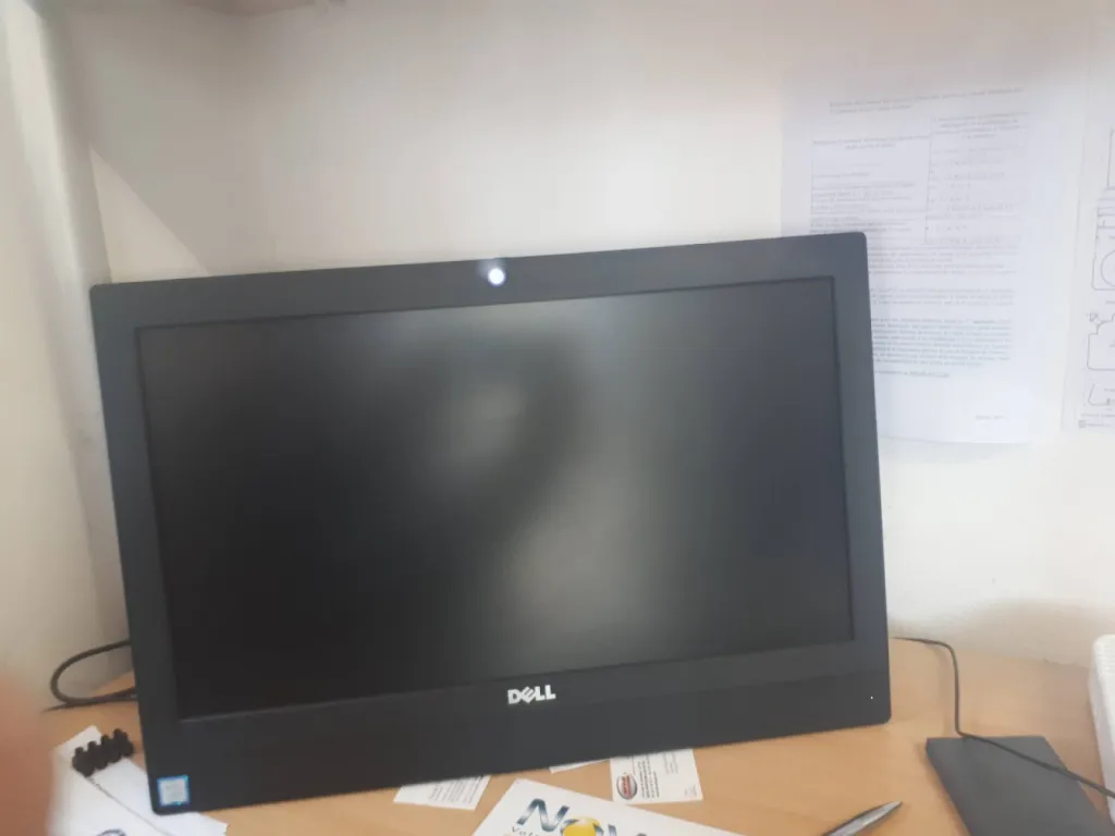 Installation de baies coulissantes à double vantaux ainsi que de porte d'entrée dans une villa moderne au pas du Ventoux près de Mollans