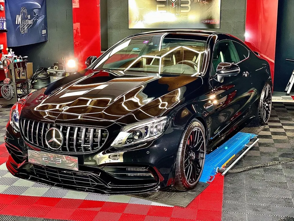Protection carrosserie Traitement céramique auto cicatrisant Lyon Mercedes C63 AMG