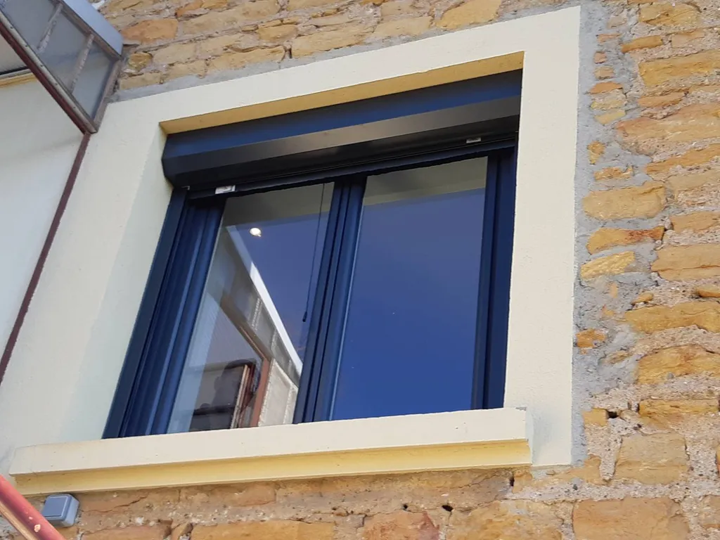 Volet roulant gris 7016 en rénovation avec petit caisson à GLEIZE