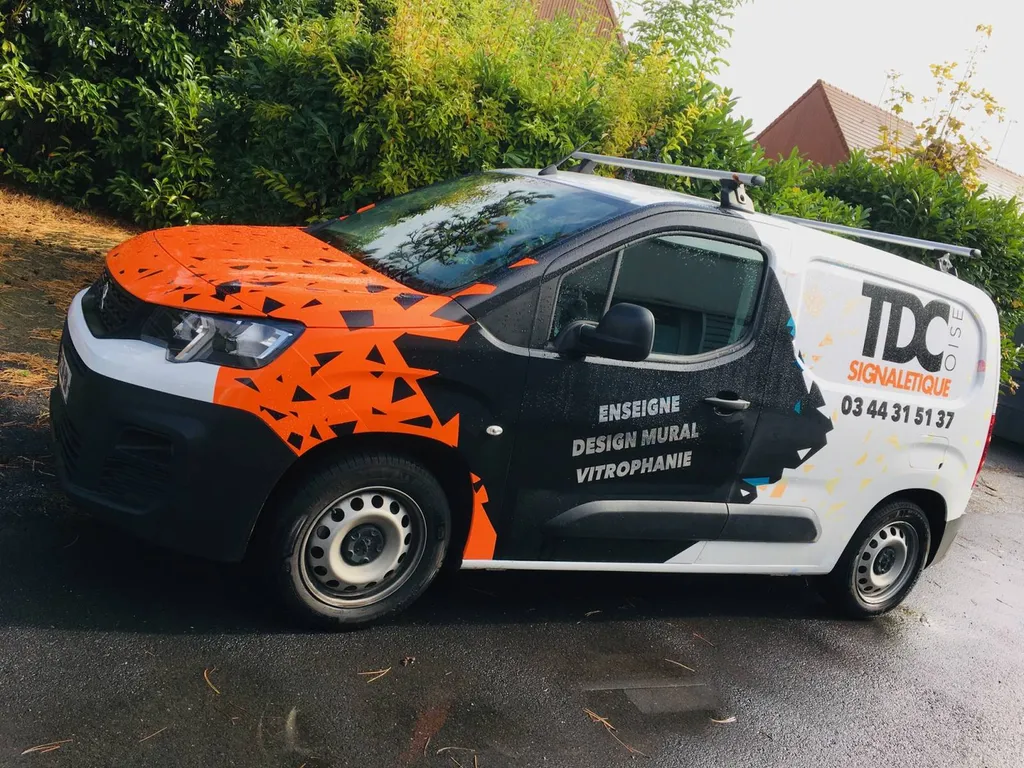 marquage véhicule vinyle orange et noir 