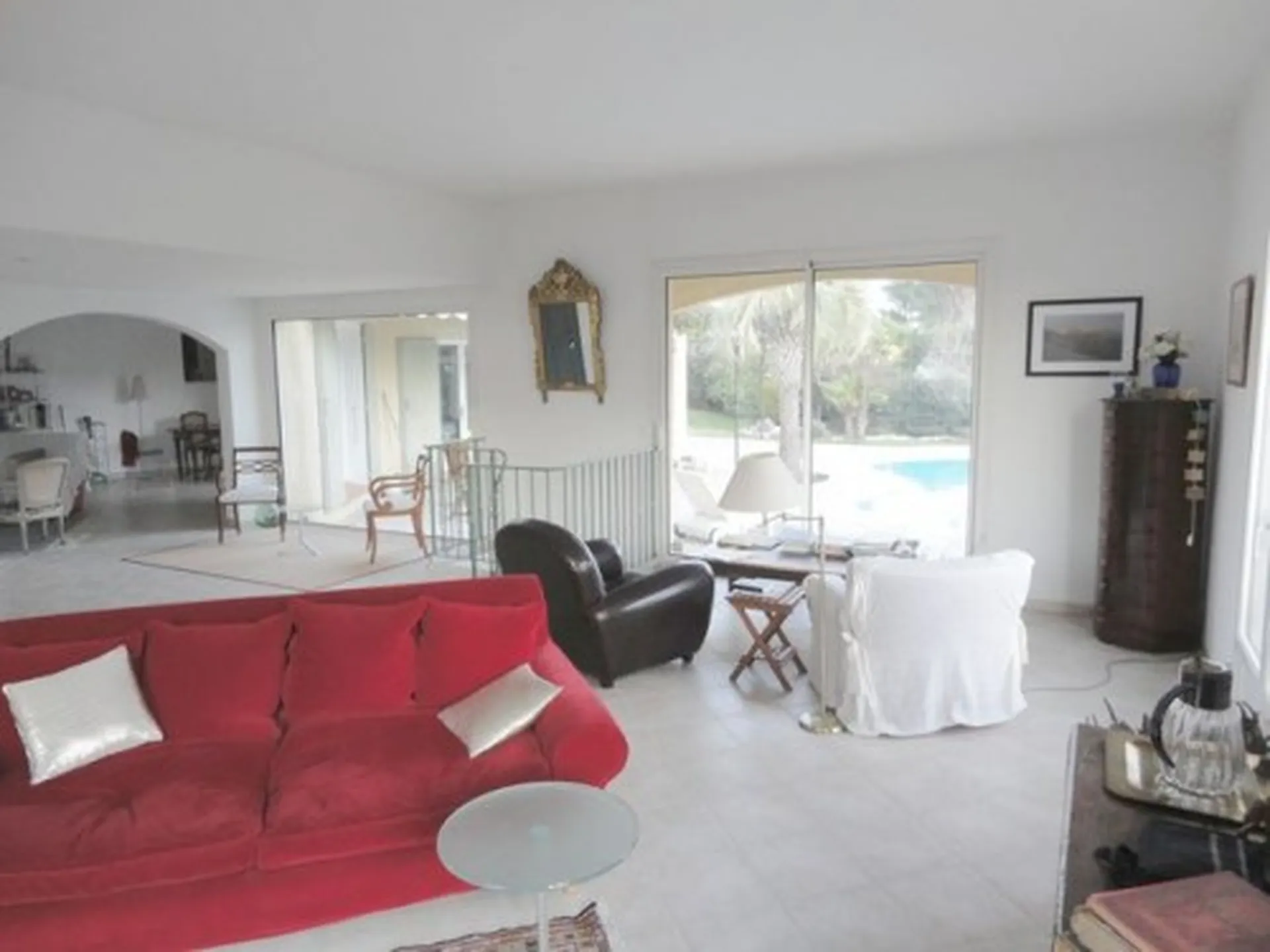 A la recherche d'une villa avec 2 logements 4/5 + T2 sur  Roquefort La Bédoule  contacter notre agence immobilière CASTELLAS la Bédoule au 04 42 73 22 50