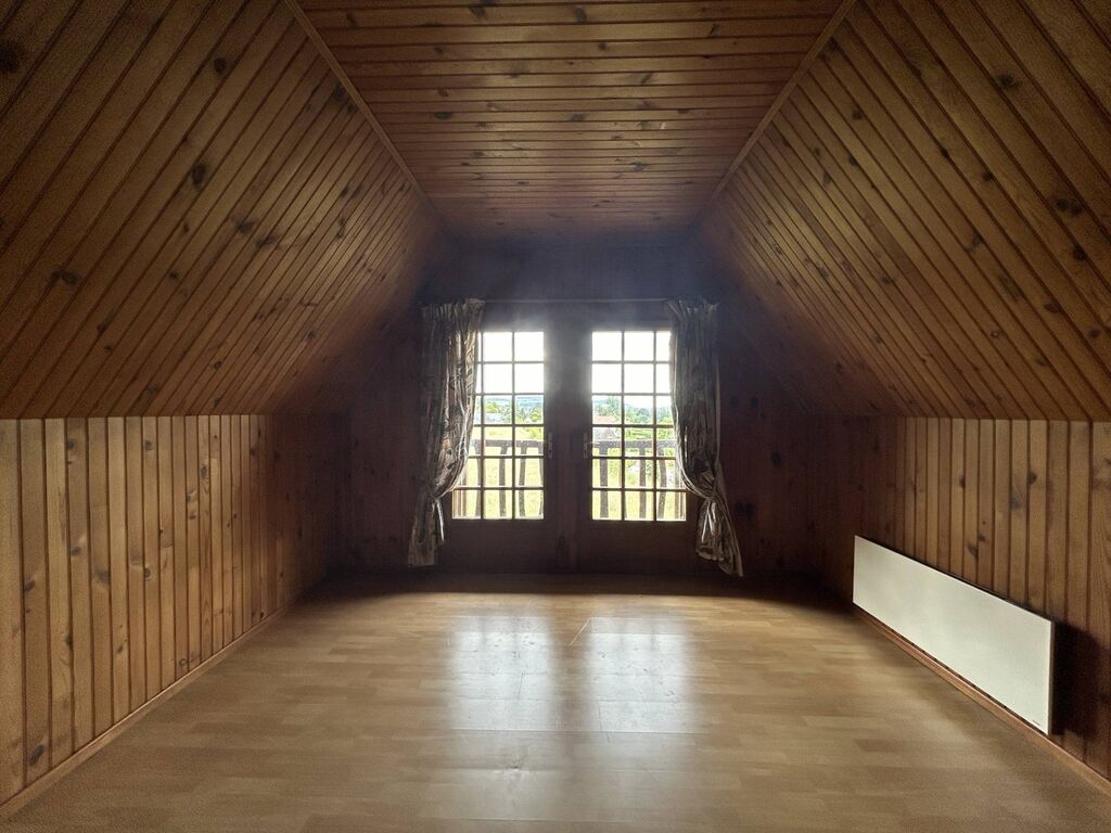 Charmante Maison à Colombages de 130m² avec Terrain Plat de 1921m², en Normandie.