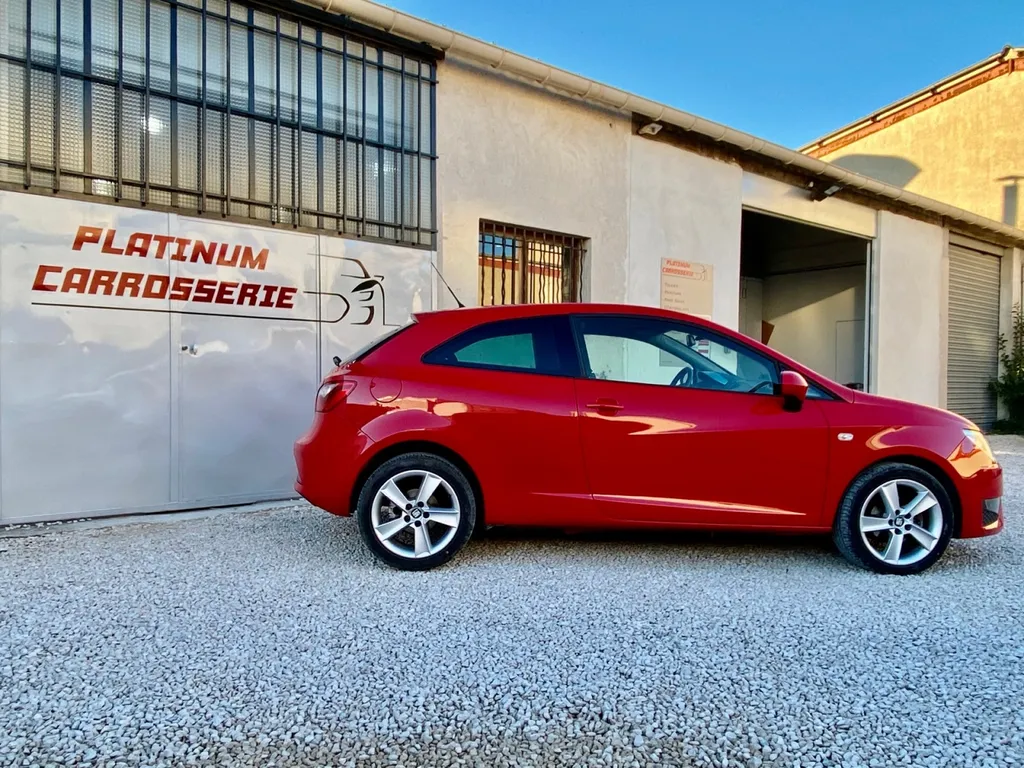 Remise en état de la carrosserie Seat Ibiza FR suite à un vandalisme avec franchise offerte à Carnoux 