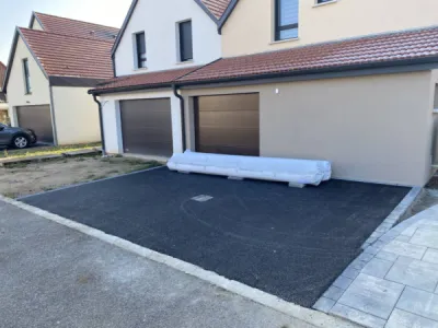 Pose d'enrobé devant un garage d'une maison individuelle à Niedernai