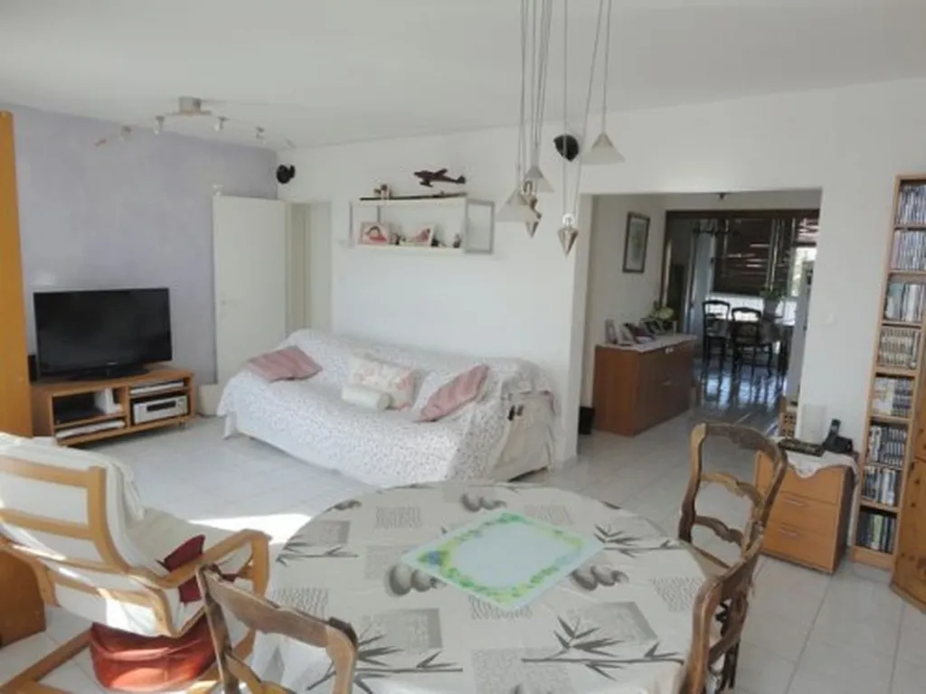 Achat appartement lumineux 3/4 Roquefort La Bédoule centre avec très belle vue et garage privatif
