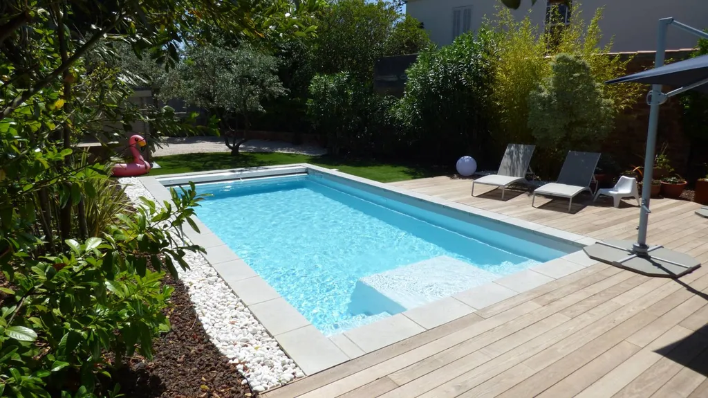 vue biais piscine terrasse planchées