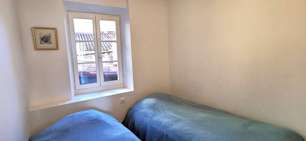 Vente appartement T2 Cassis  entièrement refait ouvrant sur balcon sur le port