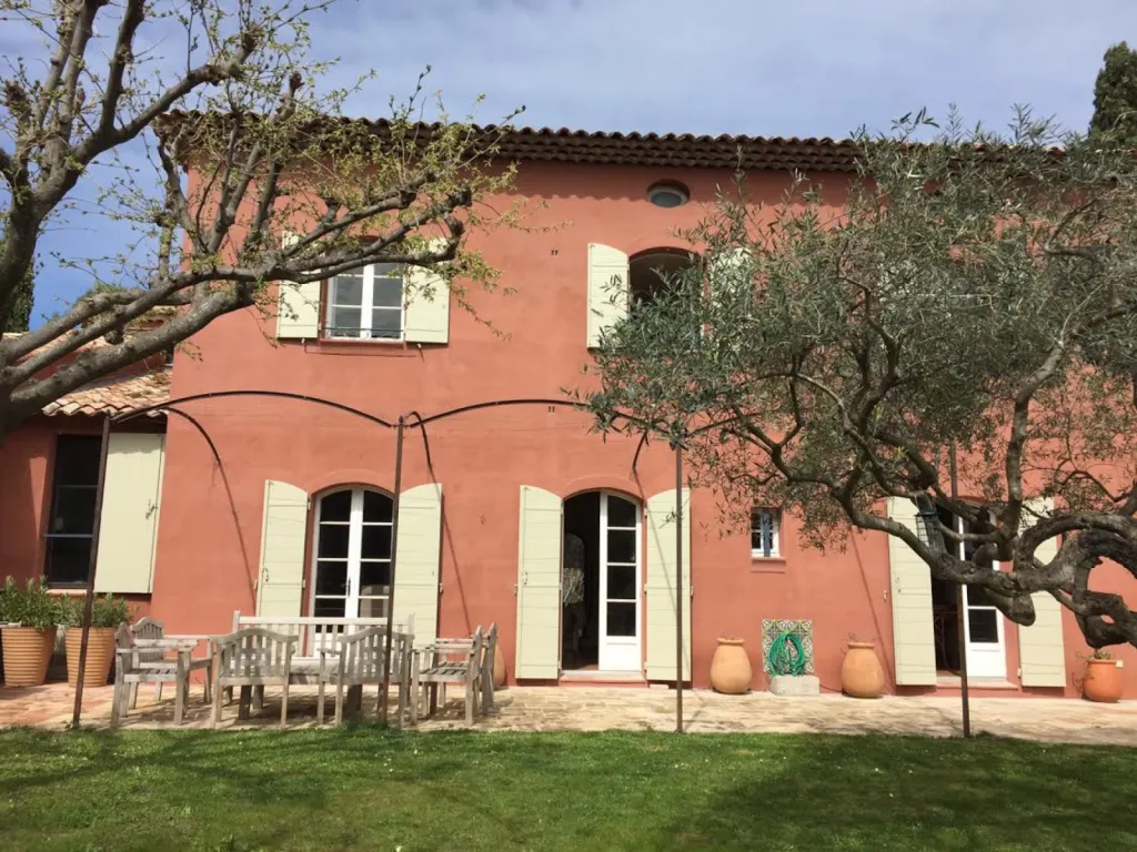 Façade d'une maison en enduit minéral 000 à BELGENTIER