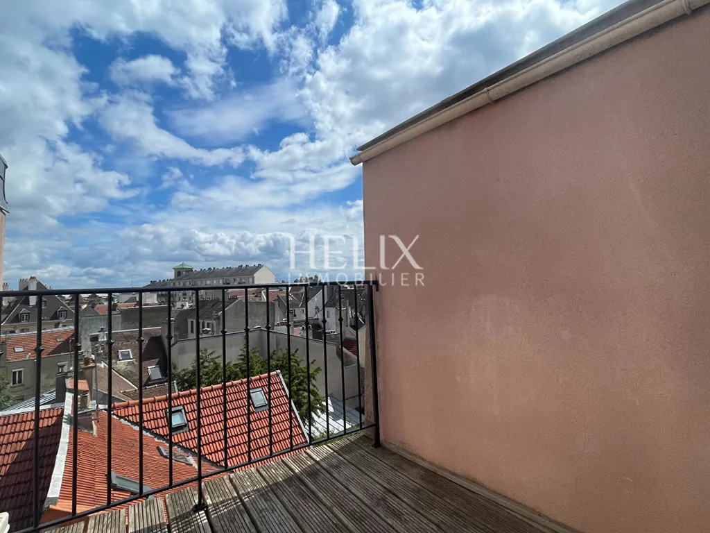 A vendre centre ville à Saint Germain en Laye, exceptionnel appartement agrémenté d'une terrasse 