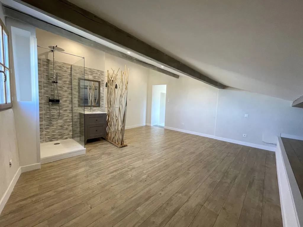 Capitale du Comtat Venaissin, appartement duplex aux vues fantastiques   