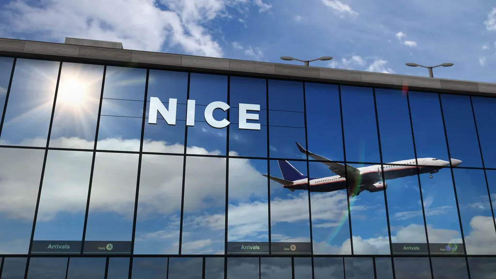 Transfert aéroport chauffeur privé premium et ponctuel à Nice Aéroport service VTC haut de gamme