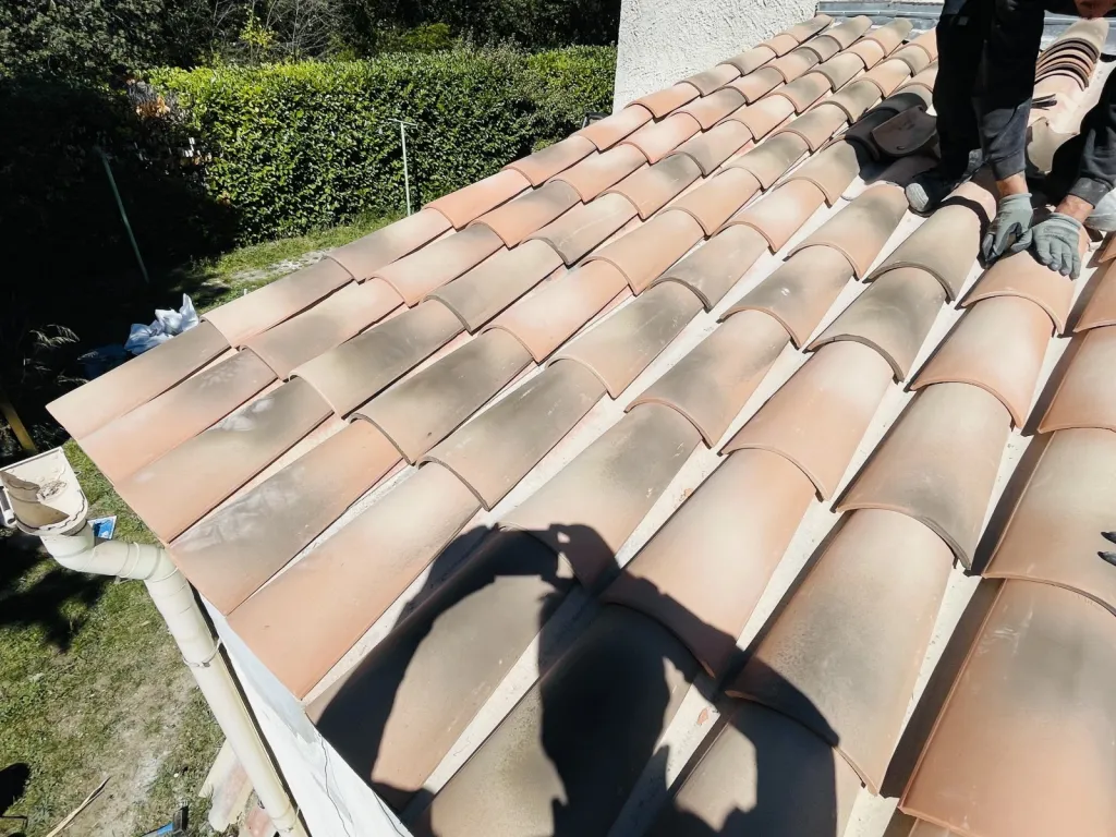 Intervention de rénovation de toiture sur Mimet près d’Aix en Provence 