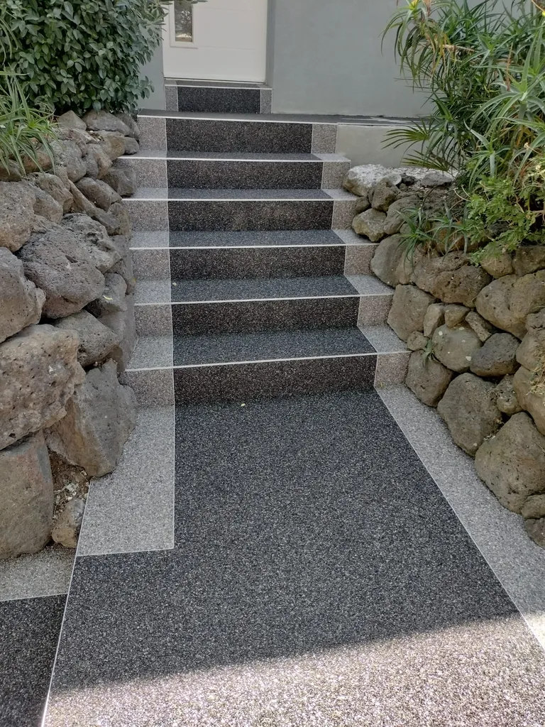 Rénovation d'un escalier en moquette pierre à Agde