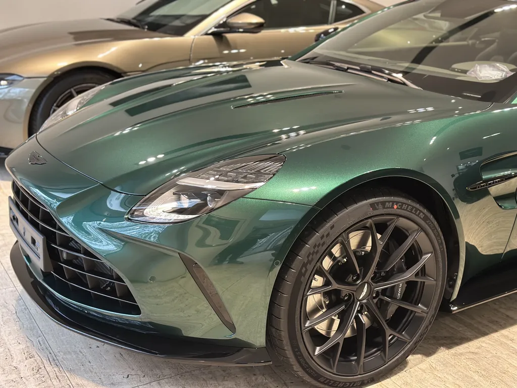 Film de protection PPF Aston Martin Vantage spécialiste de la protection carrosserie sur l’Ouest Lyonnais proche Tassin la demi lune 