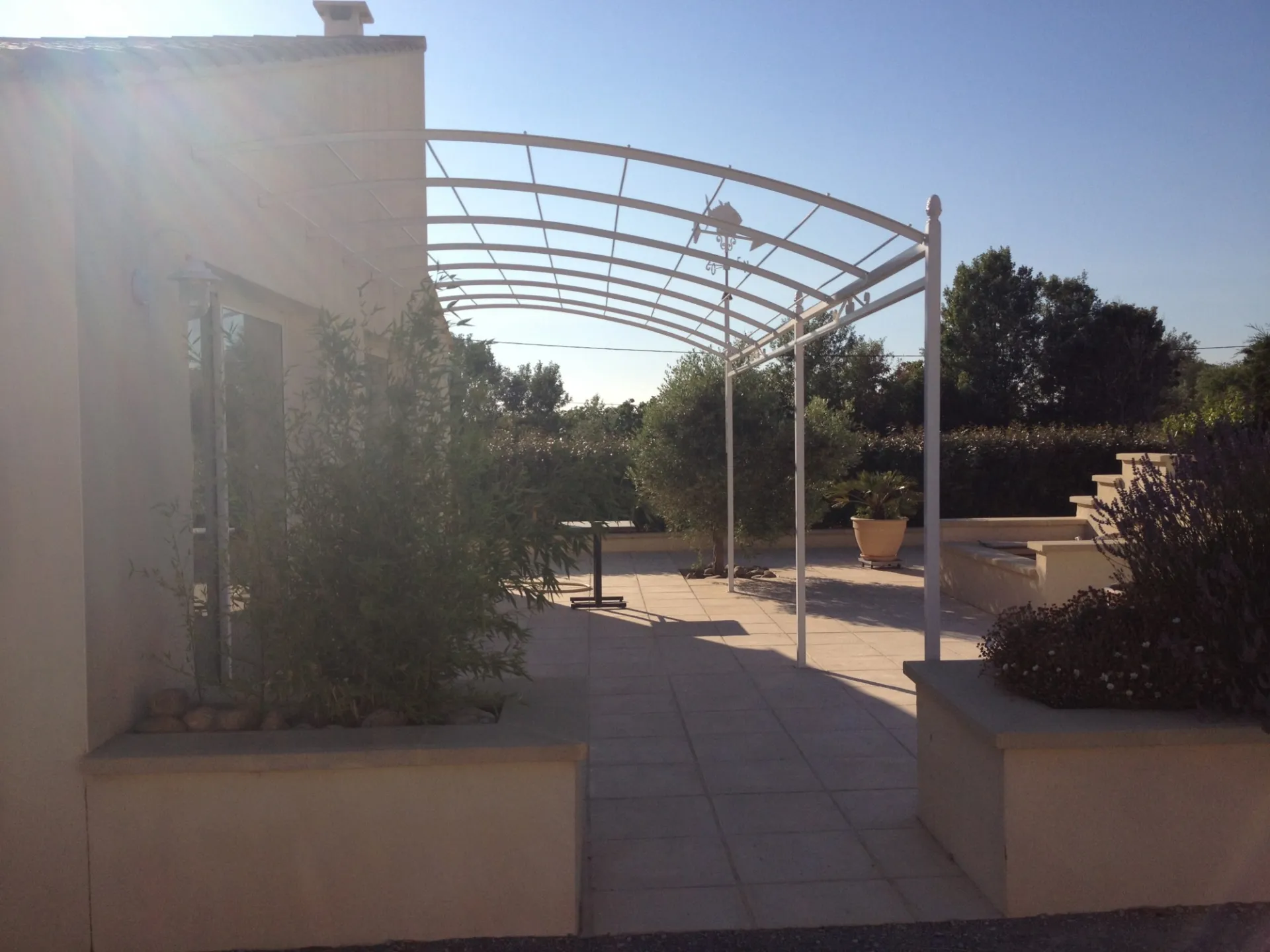 VENTE TONNELLE PERGOLA SUR MESURE  EN FER FORGE SALON DE PROVENCE 13 PACA GIGNAC