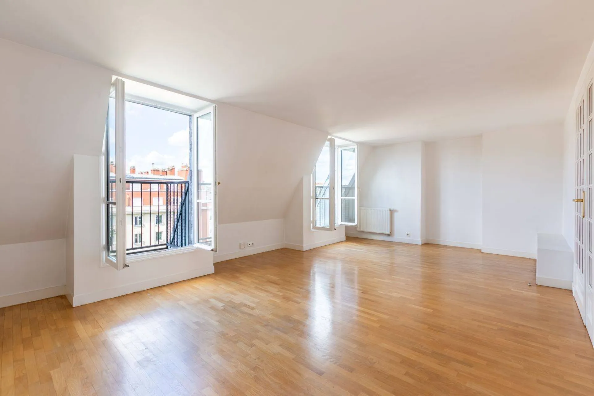 A vendre 85 m2 en dernier étage avec vue dégagée et traversant / Bd Pereire Paris 75017