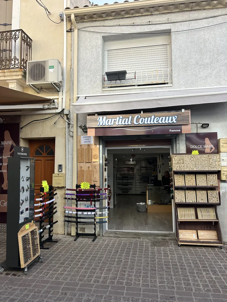 Boutique de couteaux artisanaux, gravure personnalisée, accessoires bois haut de gamme près de Montpellier et Palavas-les-Flots