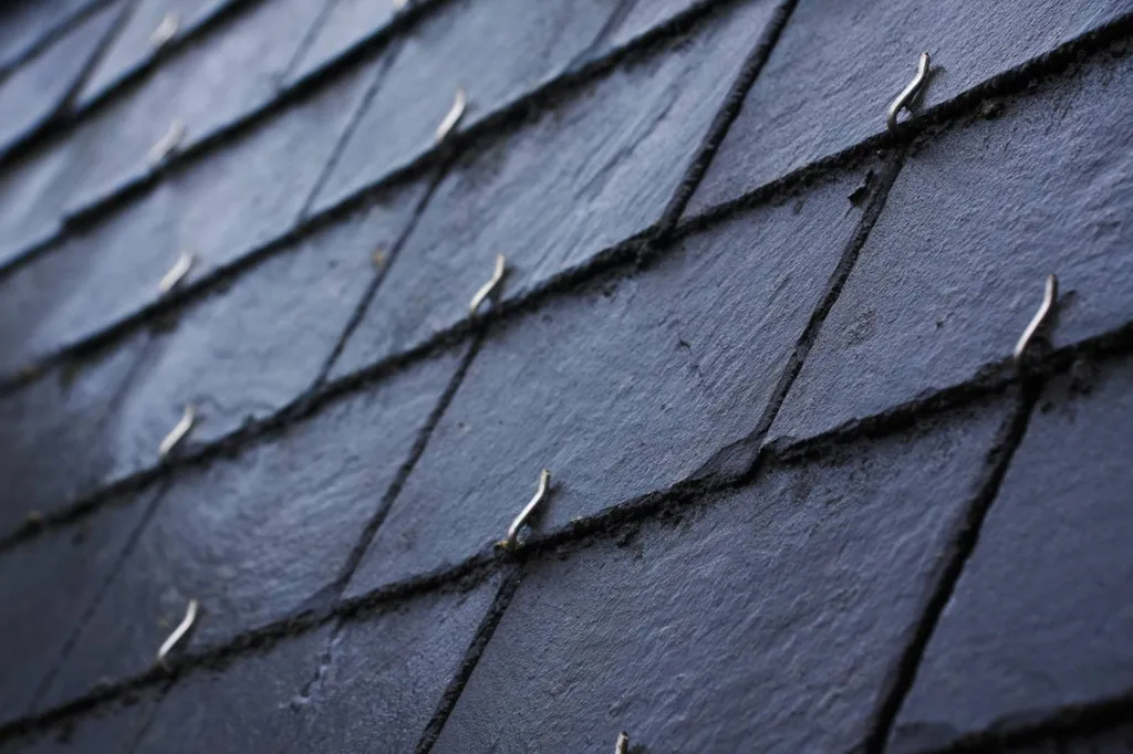 Rénovation partielle d'une toiture en ardoise dans le cadre d'un entretien de la toiture région de Nantes