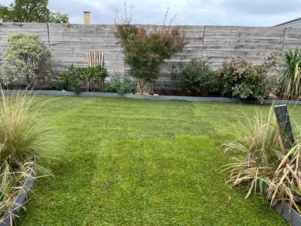 gazon en rouleaux sur un espace vert près de Contis