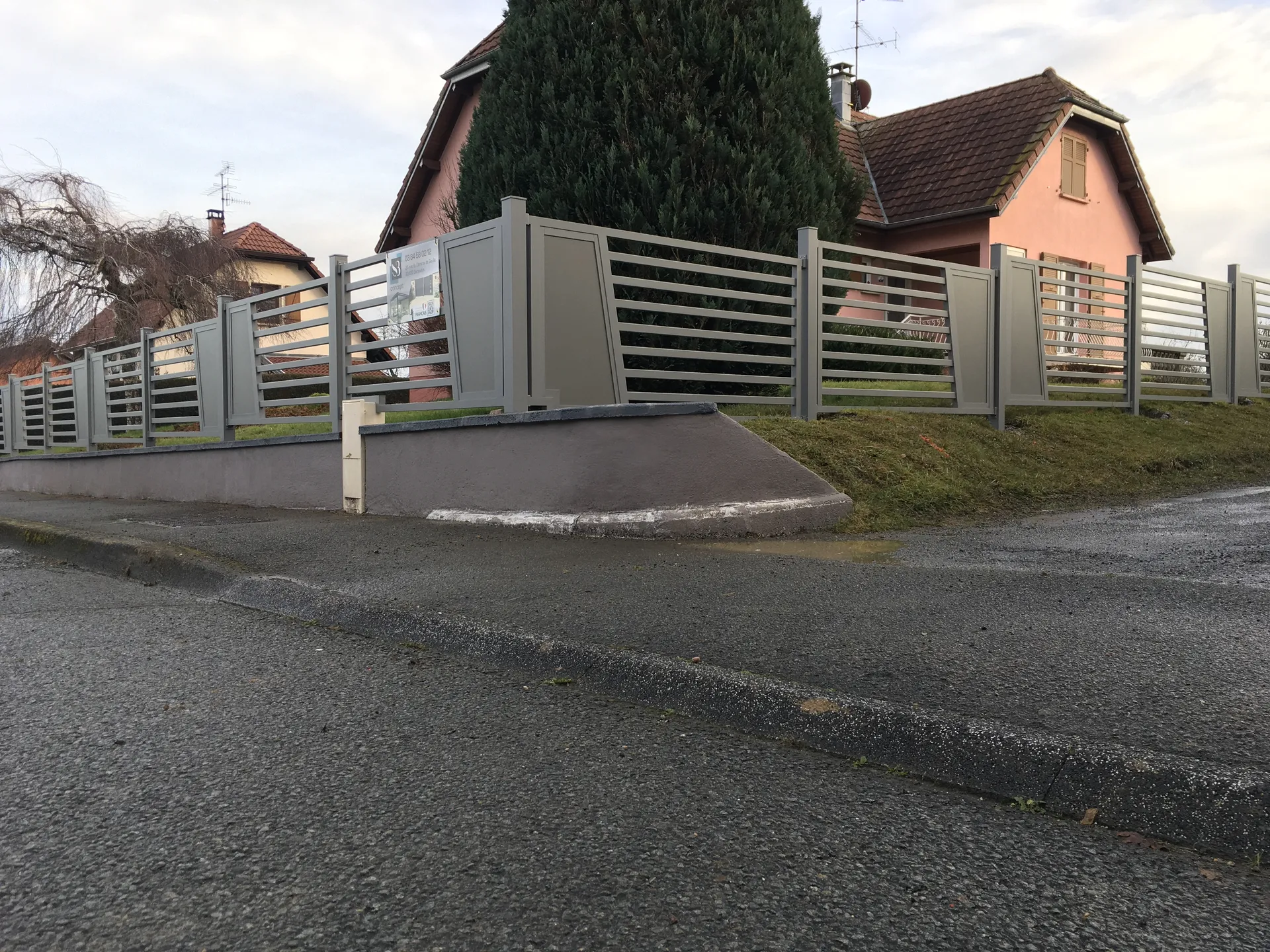 Quelle clôture alu choisir pour s'assortir à votre portail dans le Territoire de Belfort ?