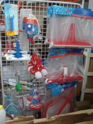Kit d'accessoires pour entretien de piscine : balai, épuisette, thermomètre près de Marseille 