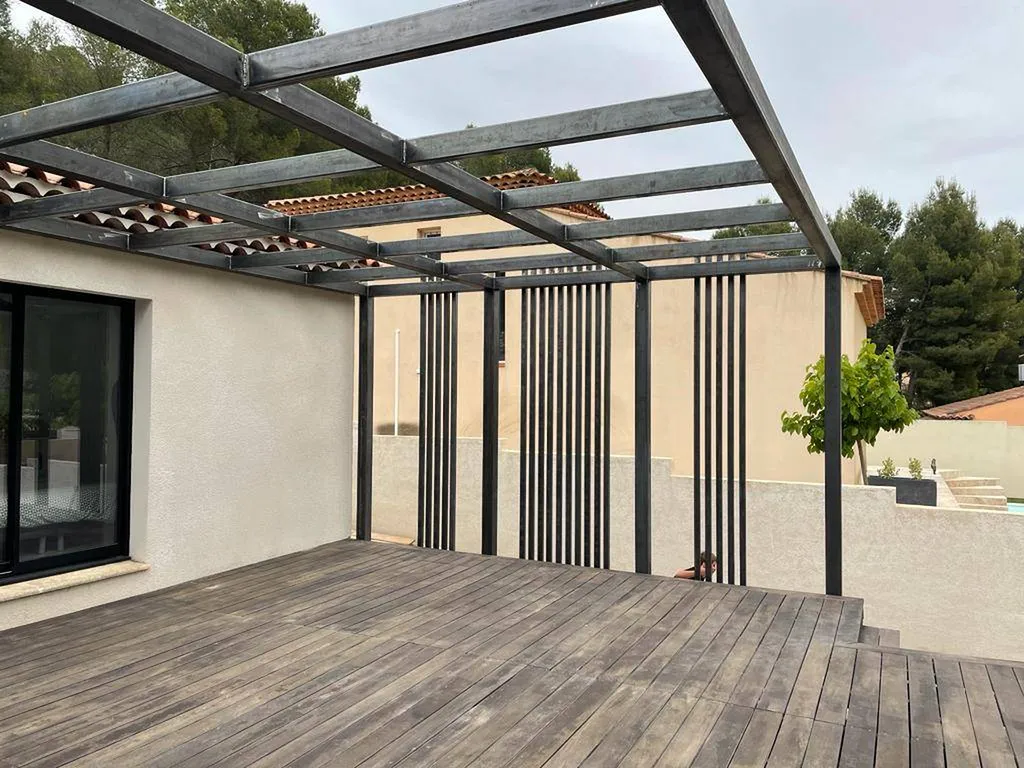 artisan pour fabrication pergola acier sur mesure