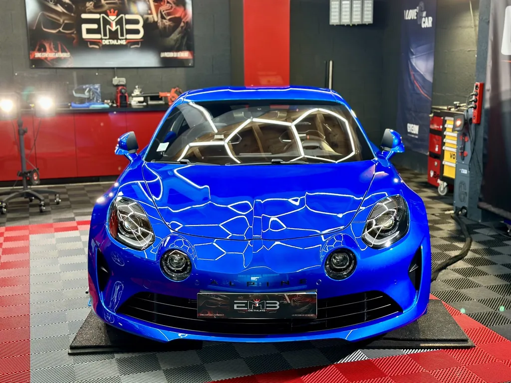film de protection PPF alpine A110 Lyon traitement céramique protection carrosserie voiture de sport