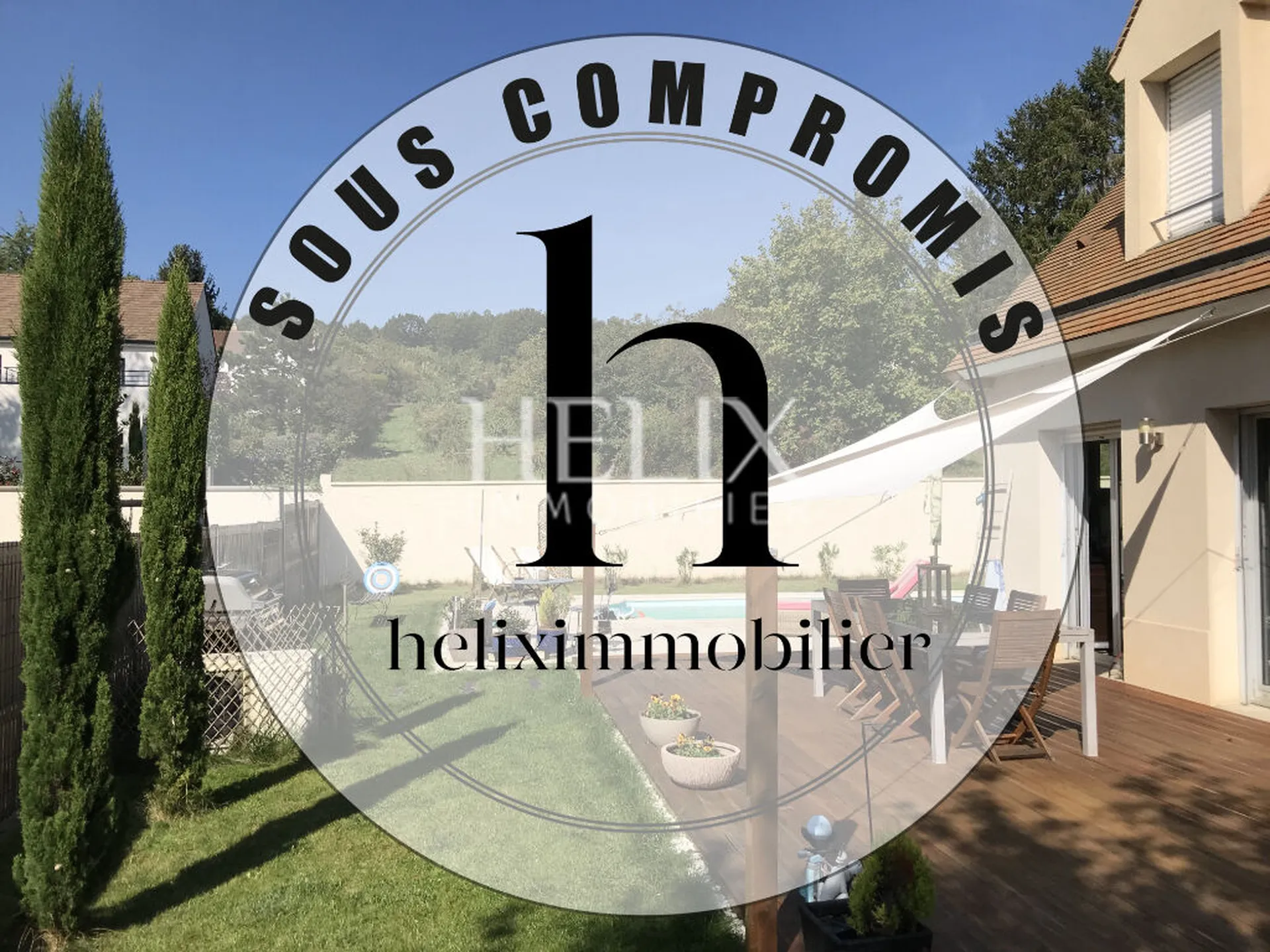 Mareil-Marly. Proche de la nouvelle gare pour le RER de Saint Germain en Laye, dans un environnement calme et verdoyant, vue dégagée sans vis-à-vis, maison de 7 pièces avec jardin, terrasses et piscine.