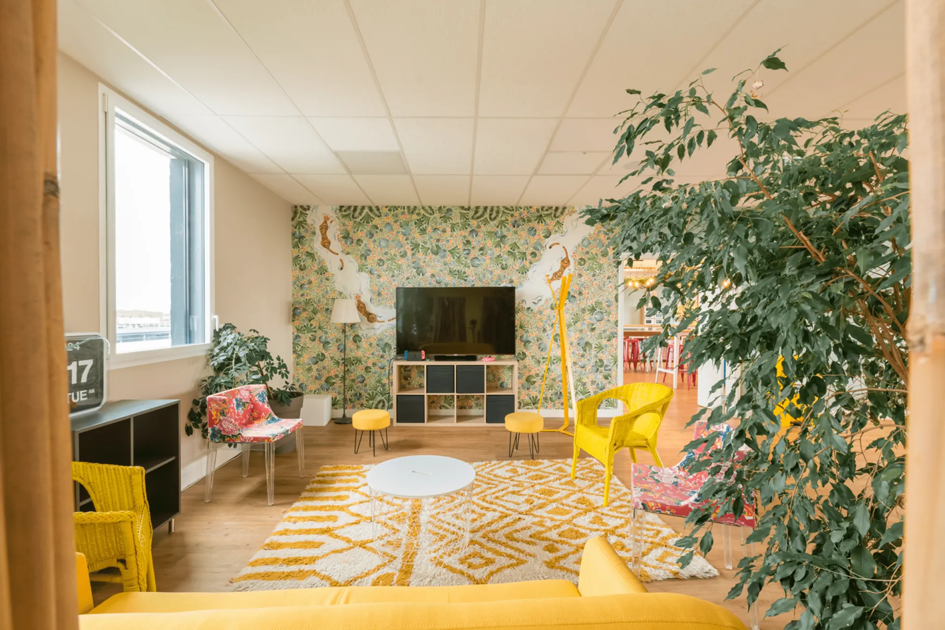Aménagement et décoration d’une salle de repos et de restauration pour un assureur à Mérignac par l'Atelier D., architecte d'intérieur à Bordeaux