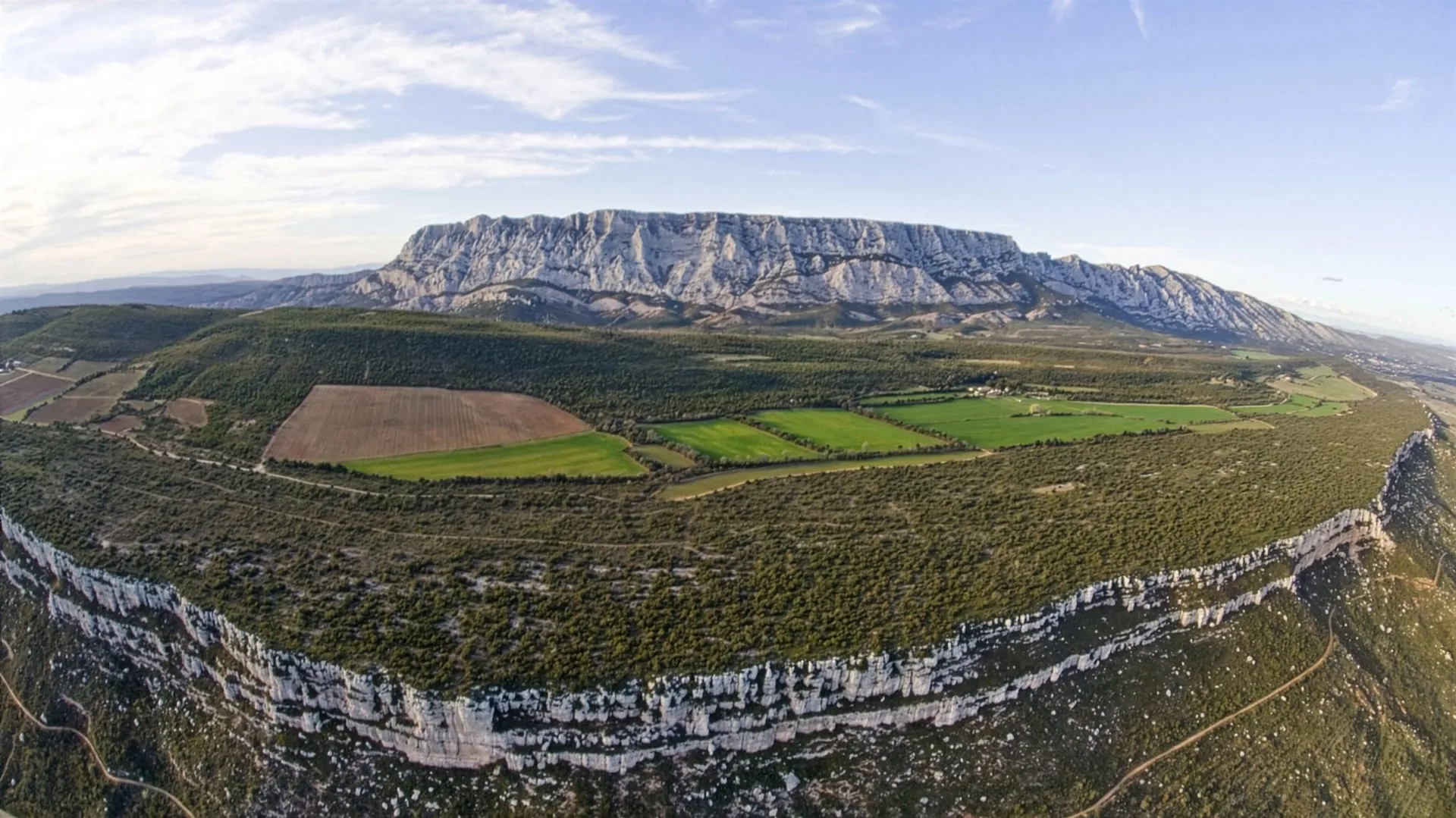 Randonnée au Plateau du Cengle  pour une vue Imprenable sur la Sainte-Victoire depuis Aix-en-Provence