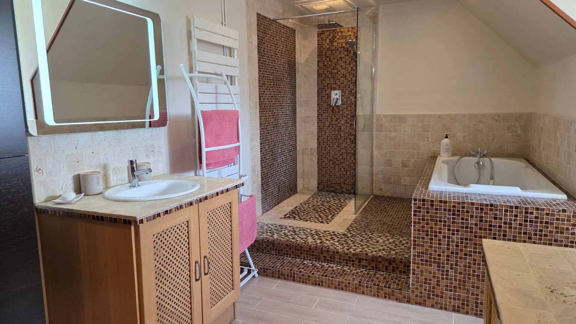 maison contemporaine de 200 m² sur un terrain clos et paysagé de 1800 m², entre Dieppe et Eu, proche de Penly.