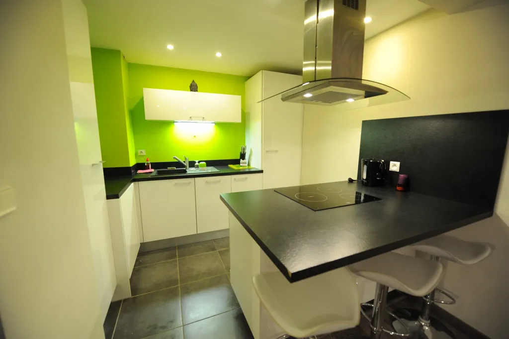 AVIGNON Intra Muros, charmant appartement au calme, excellente situation   