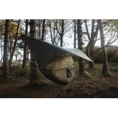 Tentes et lits de camp militaires robustes confortables autonomie terrain pour bivouac Paris Île-de-France