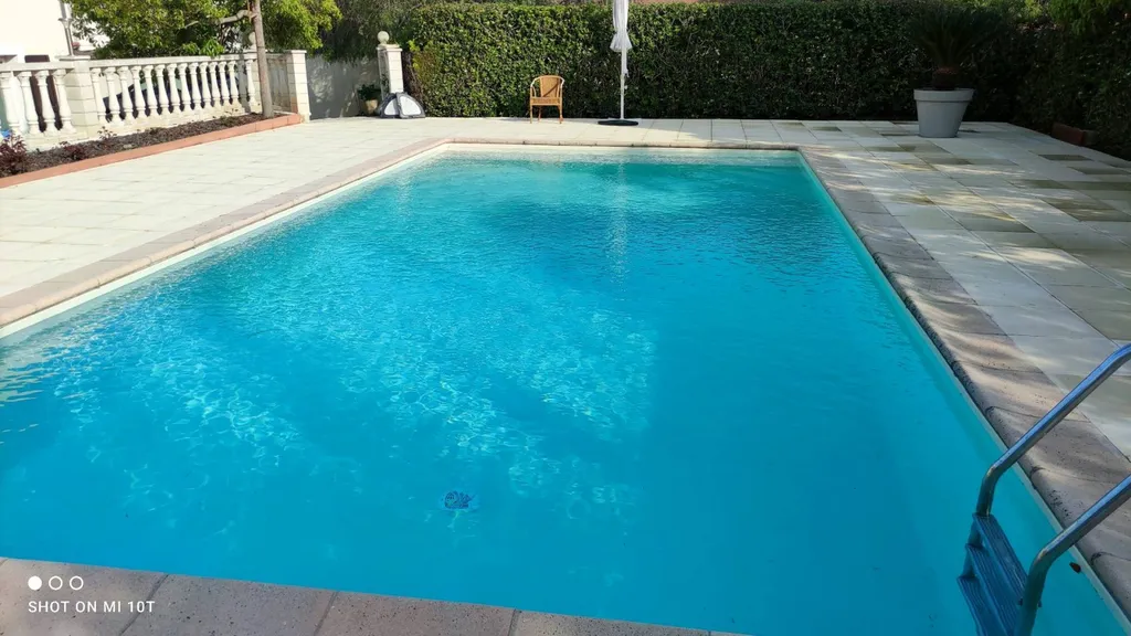 Rénovation piscine avec création escalier et changement revêtement à Aix en Provence 13