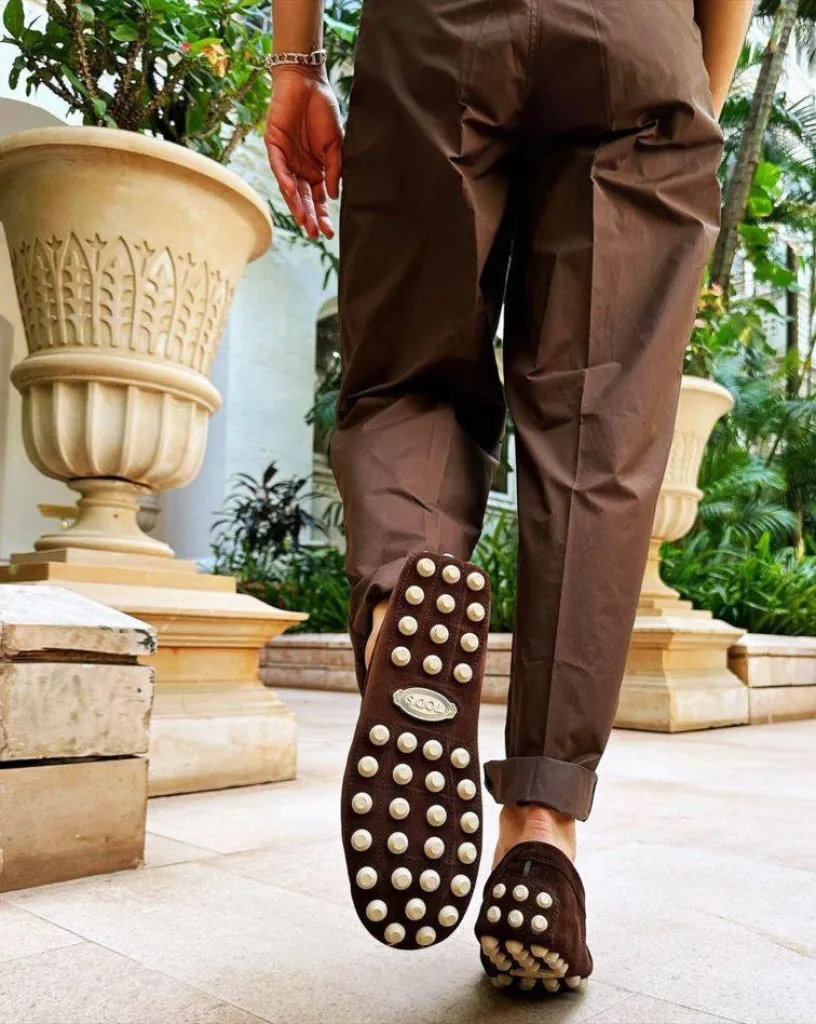 La collection pour homme Tod's Printemps-été 2024  des images de classe et d'élégance à l'italienne.