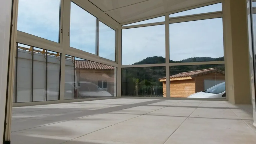 Vérandas laquée blanc vue intérieur Buis les baronnies 