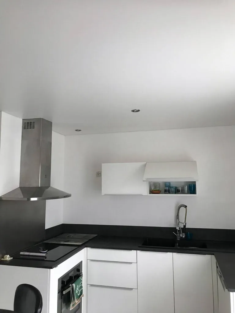 Comment cacher ou recouvrir un plafond en polystyrène ? St Lys