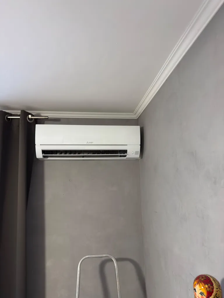 Unité intérieure MSZ-HR35 Mitsubishi Electric climatisation réversible installé par PROXICLIM à Aix-en-Provence 