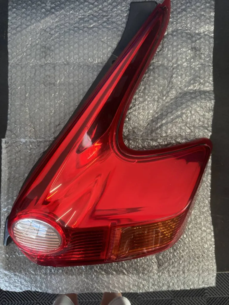 Remplacement de feu arrière sur Nissan Juke à Marseille 13013 avec ou sans assurance chez Speed Glass, intervention rapide garantie