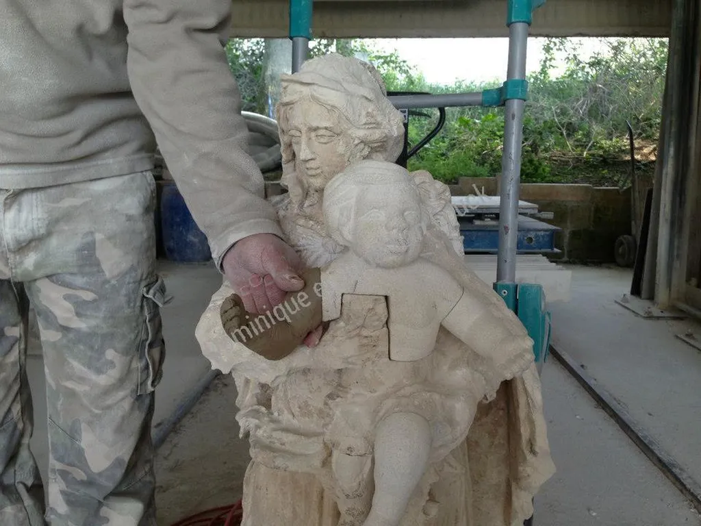 Restauration et reprise en pierre des Estaillades (Luberon) d'une sculpture d'un hôtel particulier sur Avignon