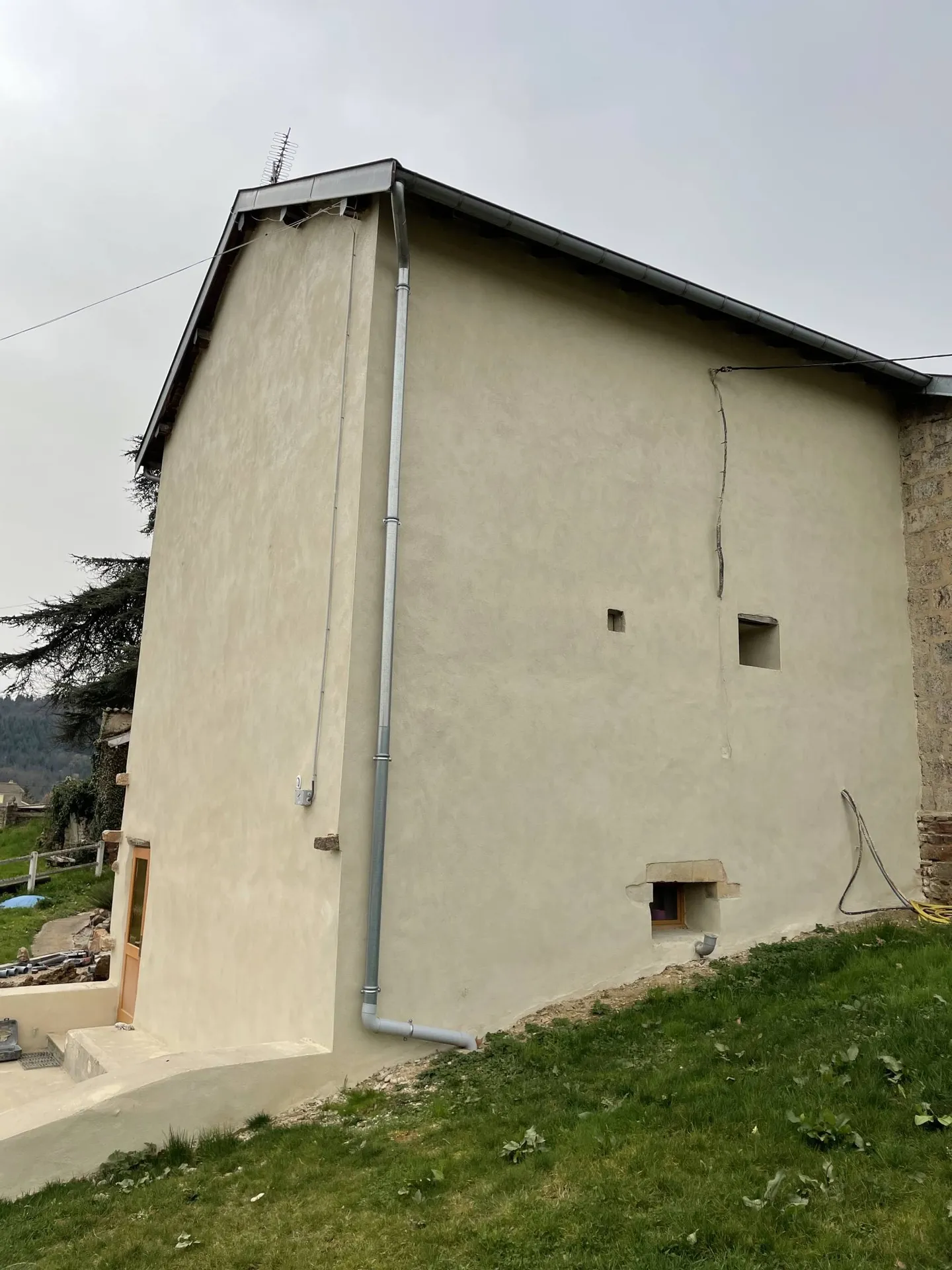 Rénovation et réparation de façades fissurées proche de Villefranche-sur-Saône