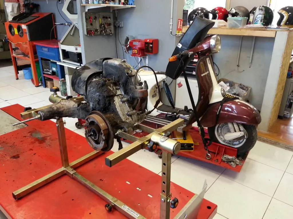 RESTAURATION VESPA SPRINT 150 PACA