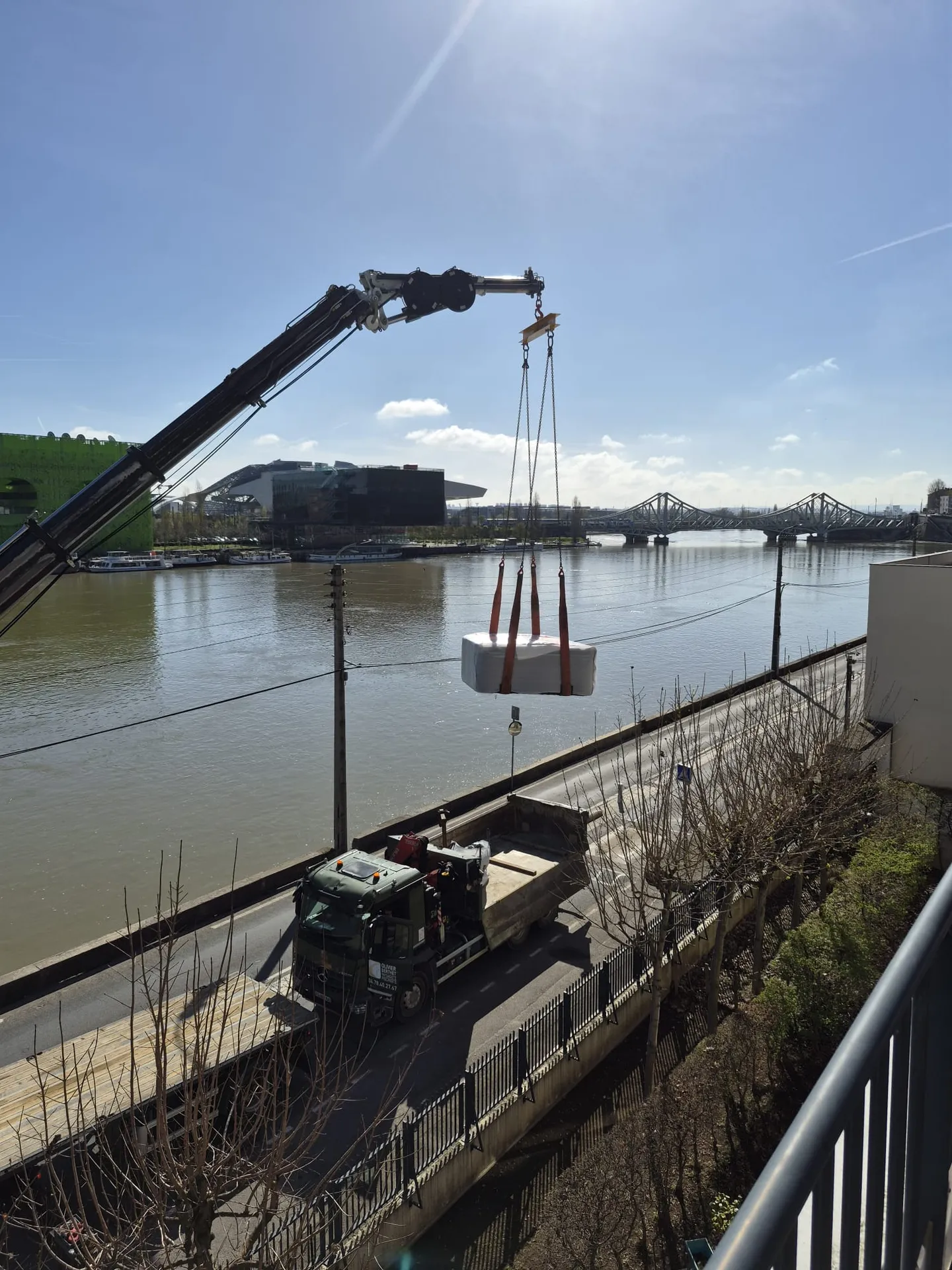 Aménagement terrasse, pose spa, grutage spécialisé et structure sur mesure à La Mulatière près Lyon