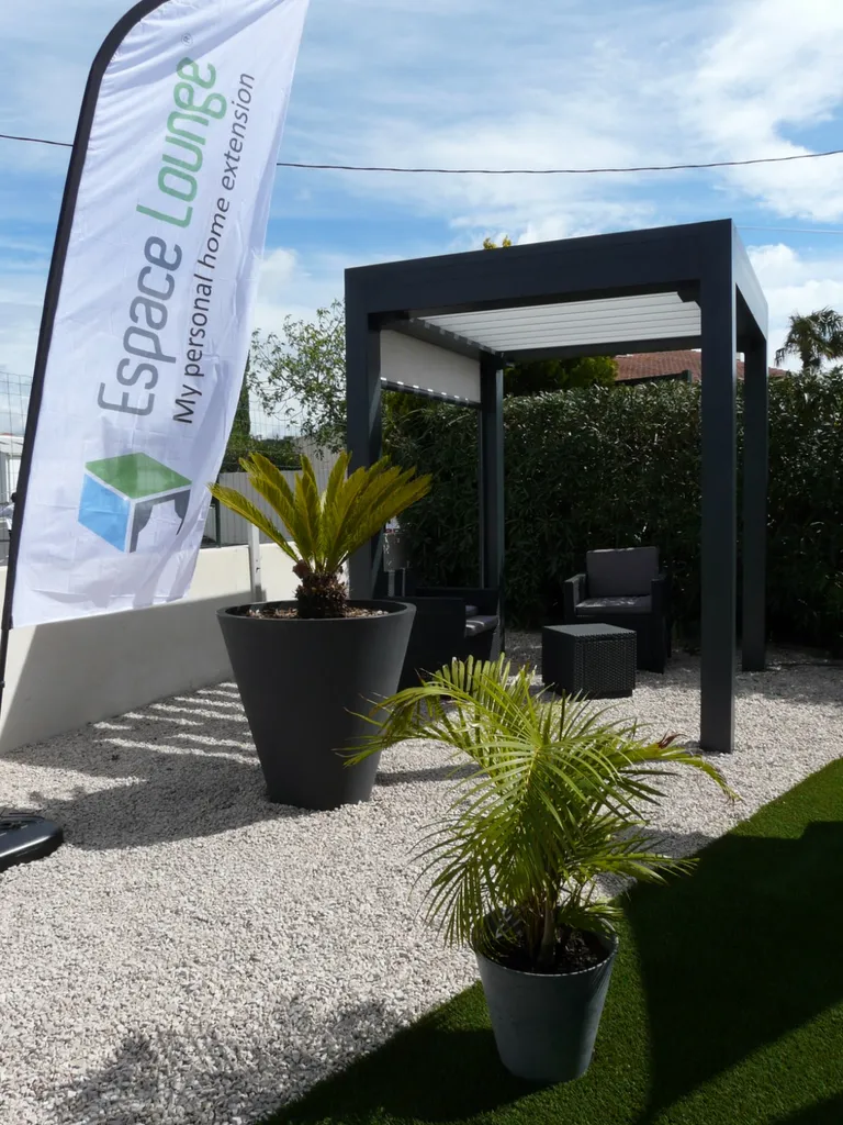 Pergola bioclimatique dans nos bureaux SMA